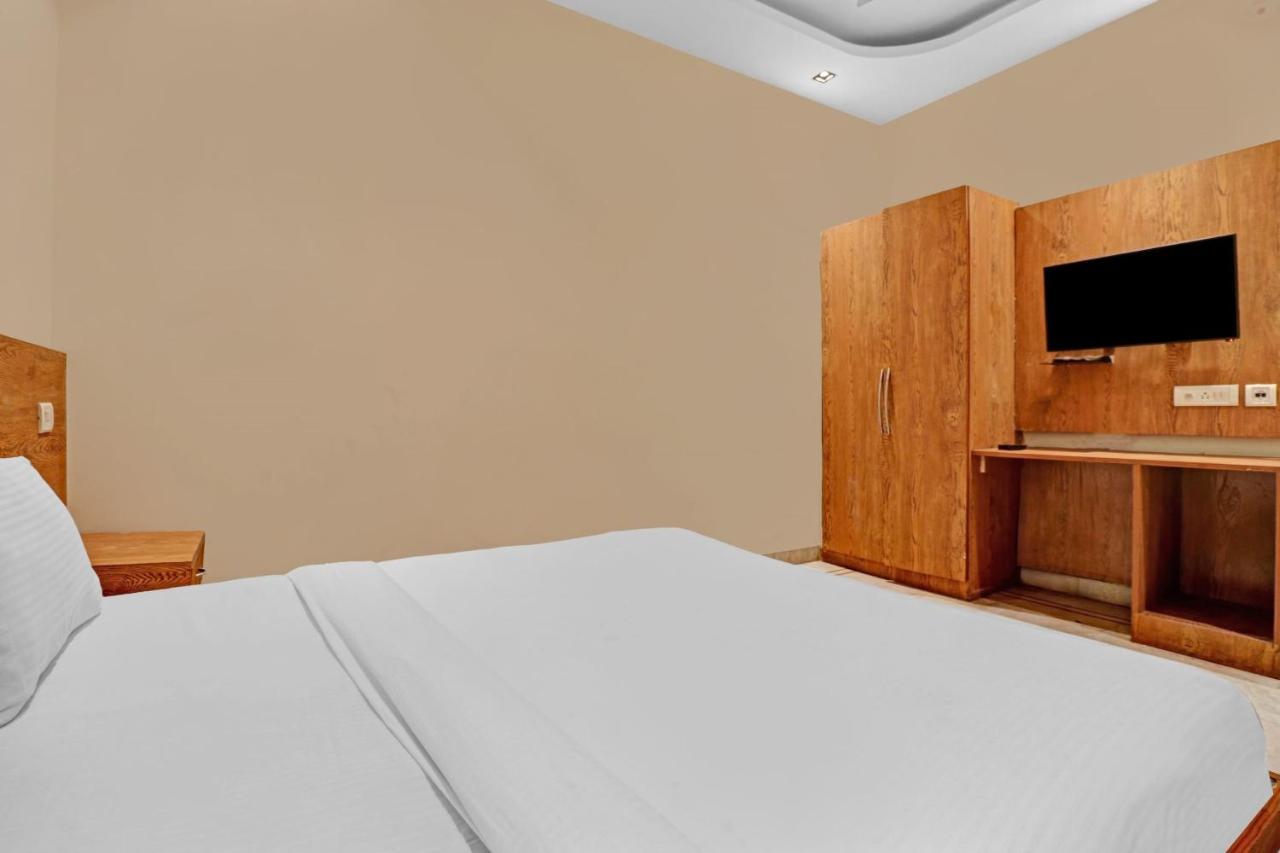 Airport Hotel Goodluck New Delhi Exteriör bild