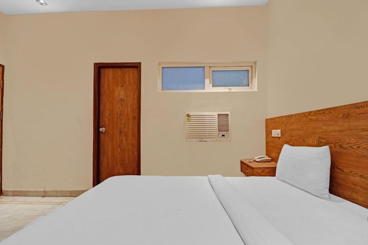 Airport Hotel Goodluck New Delhi Exteriör bild