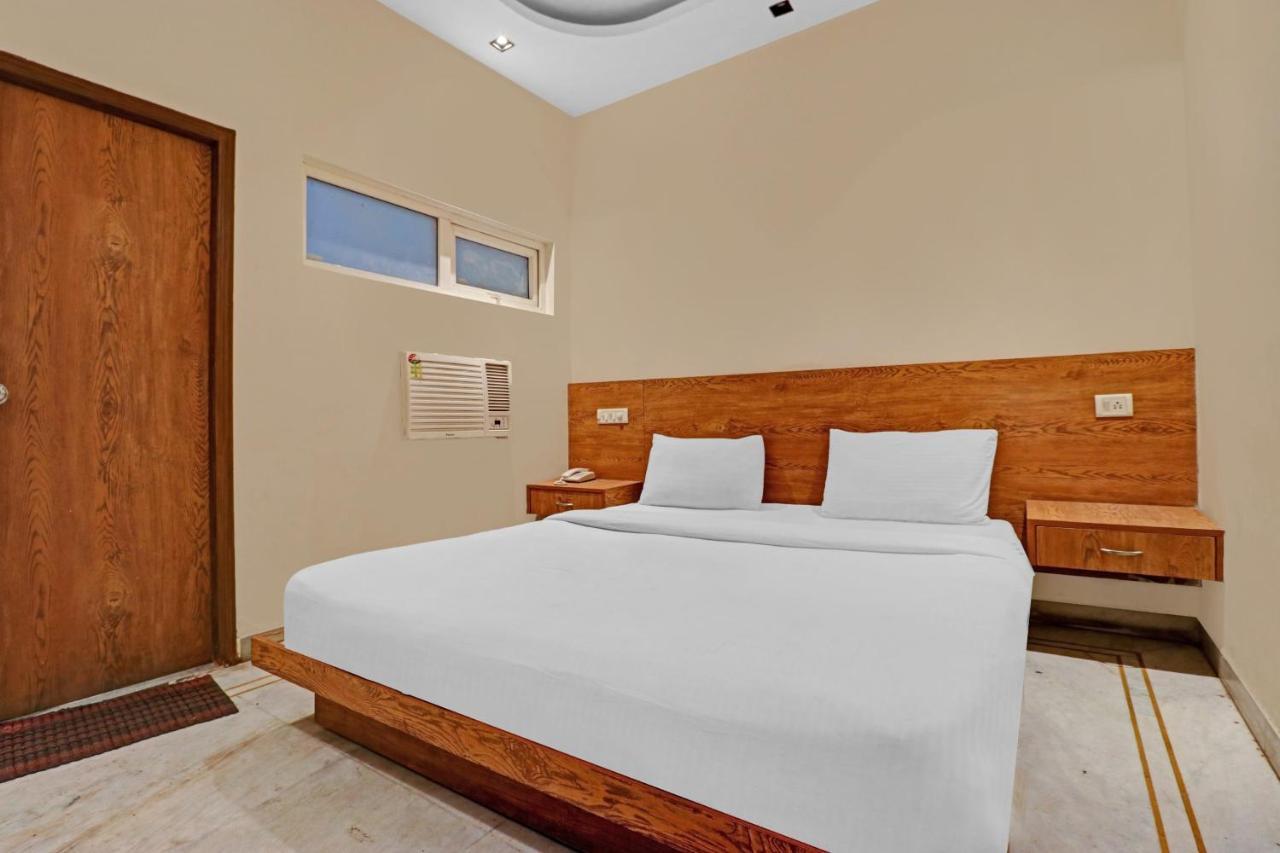 Airport Hotel Goodluck New Delhi Exteriör bild