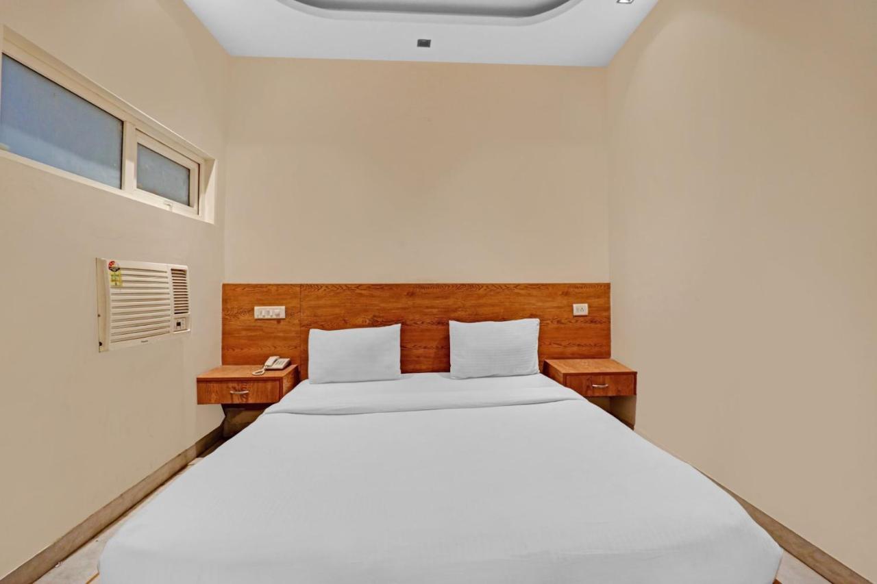 Airport Hotel Goodluck New Delhi Exteriör bild