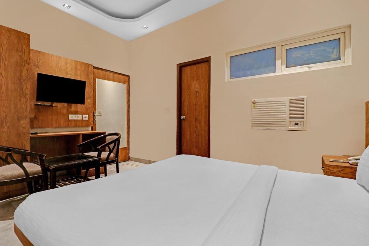 Airport Hotel Goodluck New Delhi Exteriör bild