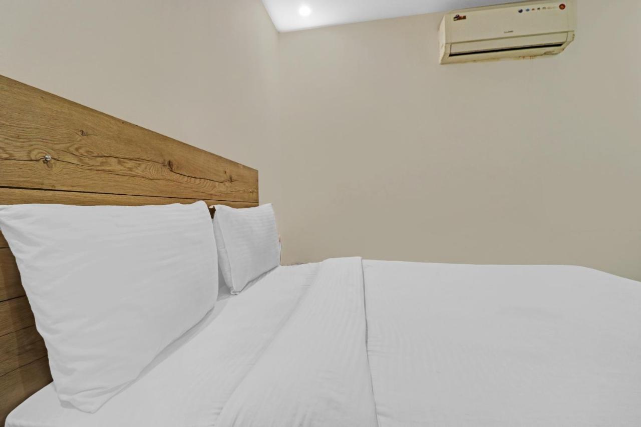 Airport Hotel Goodluck New Delhi Exteriör bild