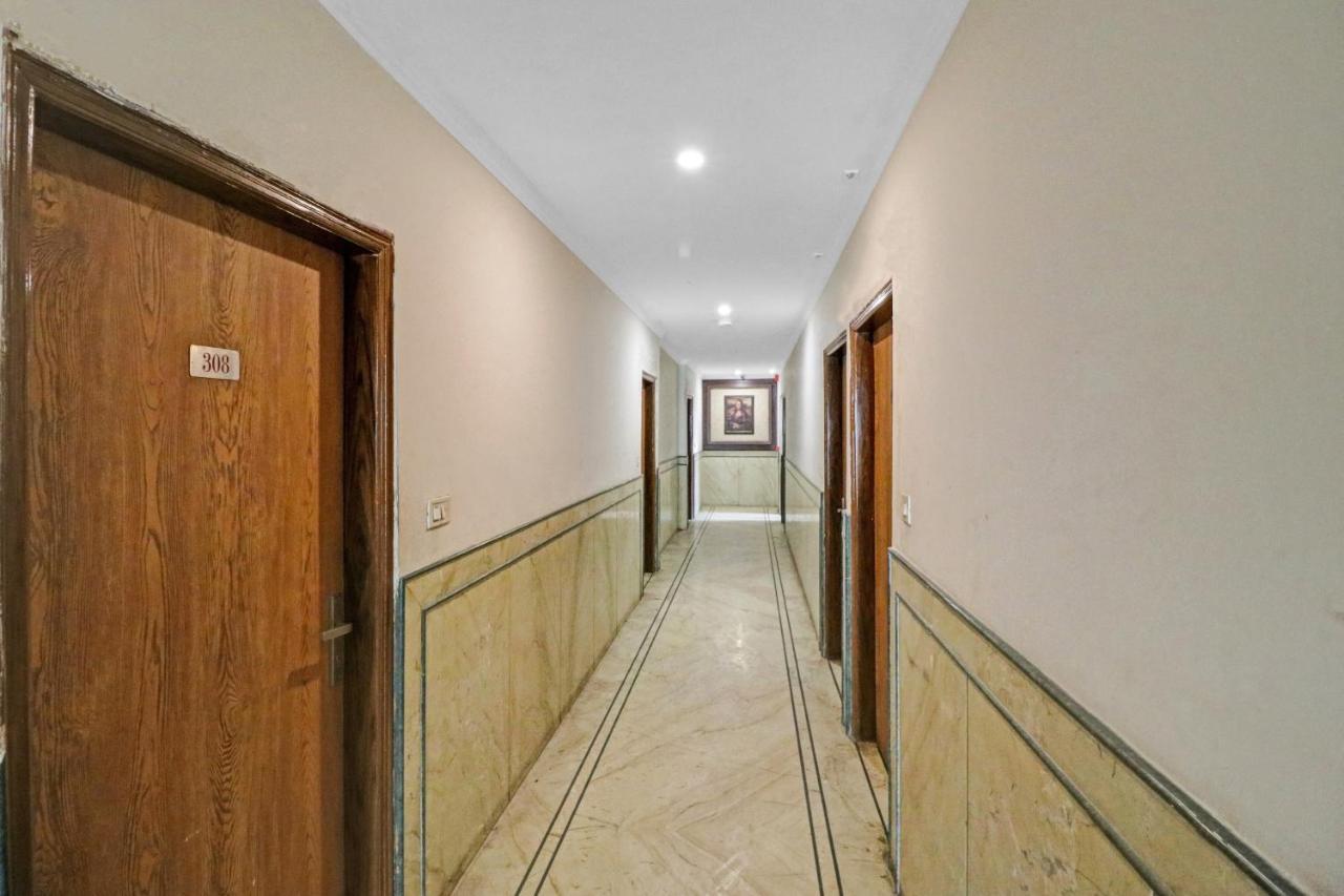 Airport Hotel Goodluck New Delhi Exteriör bild
