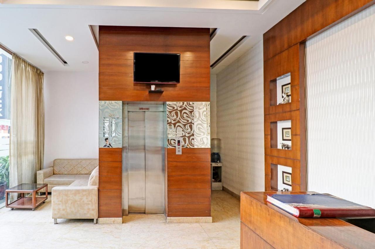 Airport Hotel Goodluck New Delhi Exteriör bild