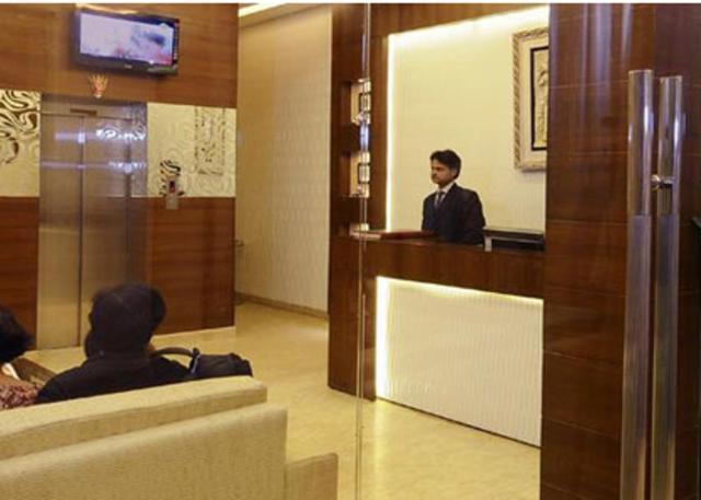 Airport Hotel Goodluck New Delhi Exteriör bild