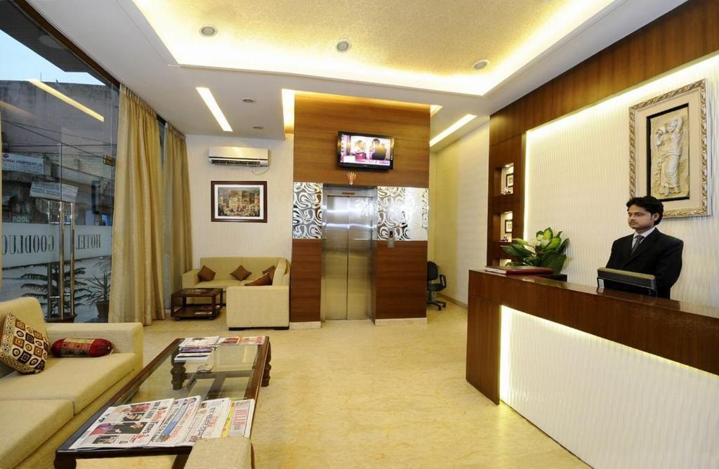 Airport Hotel Goodluck New Delhi Exteriör bild
