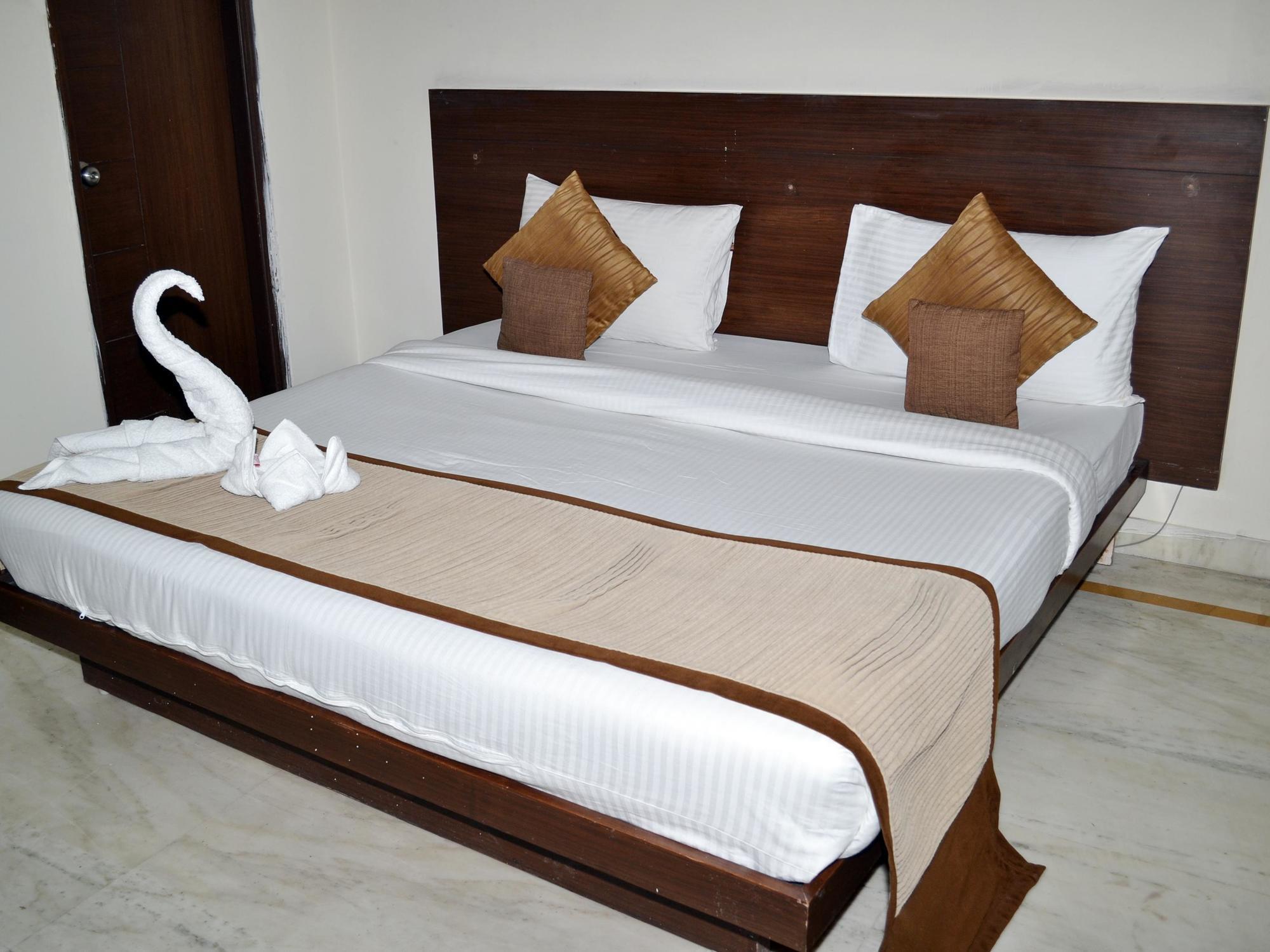 Airport Hotel Goodluck New Delhi Exteriör bild